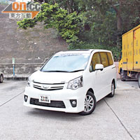 加入後輔助鏡和幼身A柱，令盲點大為減少，倒車、泊位也從容。 