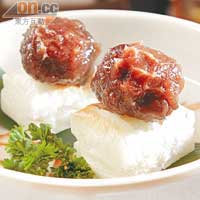 燒日本紅豆年糕$18<br>外脆內煙韌的年糕，配上一球冰凍日本紅豆蓉，入口紅豆的甜味剛好補足淡味的年糕，好味！