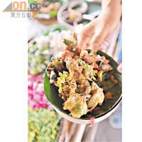 炸花是泰北菜式，爽脆但無甚味道。30泰銖（約HK$7）