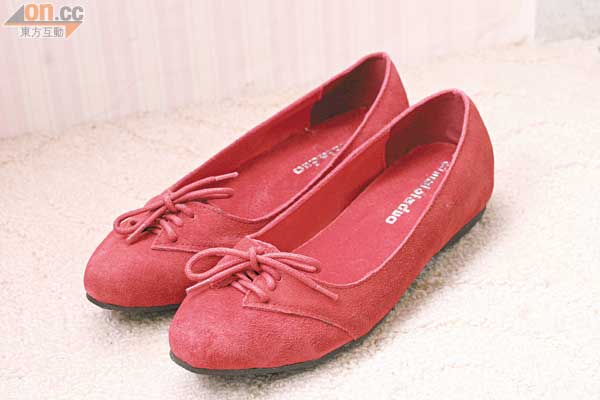 紅色麖皮平底鞋 $328