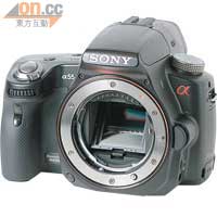 $6,090（淨機身）$6,790（SAL1855單鏡頭套裝）$8,090（SAL1855及SAL55220雙鏡套裝）
