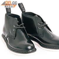Manton黑×白色鞋底短筒靴（男裝）$969（以優質的Oliva皮革打造光亮的Two-Tone擦色效果。）