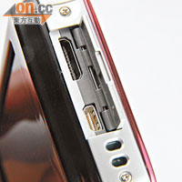 機側有mini-USB及HDMI介面，可用於接駁其他電子或影音器材。