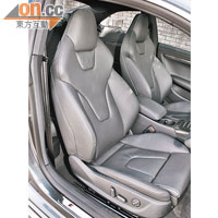 前排用上S sports座椅，車主還可換上專為RS5而設的Bucket Seat，加強承托力與包裹效果。