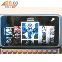 Flick Scroll選曲系統有啲似Cover Flow，都係撥動封面揀歌仔。