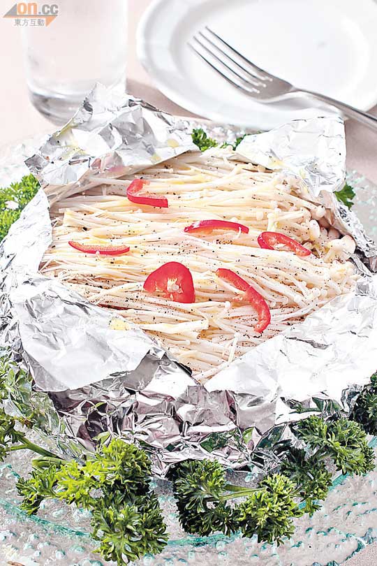 日式錫紙焗金菇菜<br>金菇菜焗至香噴噴，加上火侯控制得宜，無渣又脆口。