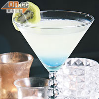 Blue Bali$90雞尾酒亦是大熱飲品，以氈酒、荔枝甜酒及檸檬汁等調製，味道甜甜酸酸。