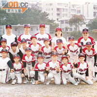 少年時參與棒球比賽。