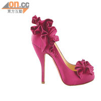 Christian Louboutin桃紅色色丁高踭鞋，鞋面及鞋踭位置以縐褶造出花朵形態，設計極富心思。$5,200（a）