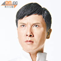 頭雕比葉問時更似丹爺本人，仲要怒目而視，夠晒殺氣，如果有埋戲中「二撇雞」個Look就更正！