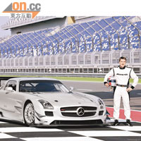 為SLS AMG GT3試車者，是多屆德國DTM賽事的冠軍得主Bernd Schneider。