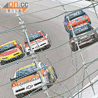 玩家可以玩盡IndyCar、NASCAR同F1等官方認可嘅賽事。