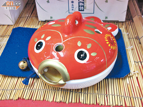 金魚蚊遣器（蚊香皿），蠻像尿壺呢。¥2,500（約HK$225）