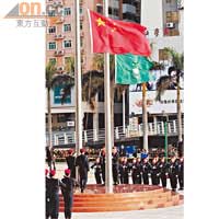 10月1日早上，金蓮花廣場會舉行升旗儀式。