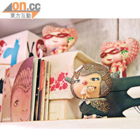 香港插畫家Carrie Chan的Figure，也可在Benshop找到。各¥748