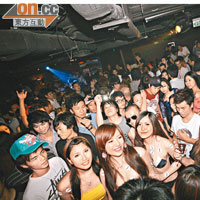 DJ Yami經常被邀請到不同地方表演，看到觀眾高漲的情緒便很滿足。