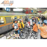 大部分的火車都容許乘客攜帶單車上車，非常方便。
