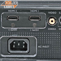 備有兩組1.3版本的HDMI，機背同時設有S-Video及Composite視頻輸入，接駁相當全面。