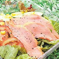 煙三文魚沙律 $25<br>每日選取新鮮的蔬菜作沙律，配以煙三文魚，再加上特製沙律汁，開胃又健康。