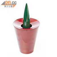 造型似仙人掌，莫非是榨汁機？答案是Philippe Starck所設計的「Joe Cactus」煙灰缸。 $770