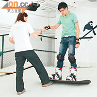Heel Side<br>重心向後的Heel Side，在慢速下滑和煞停時都要保持這個甫士。