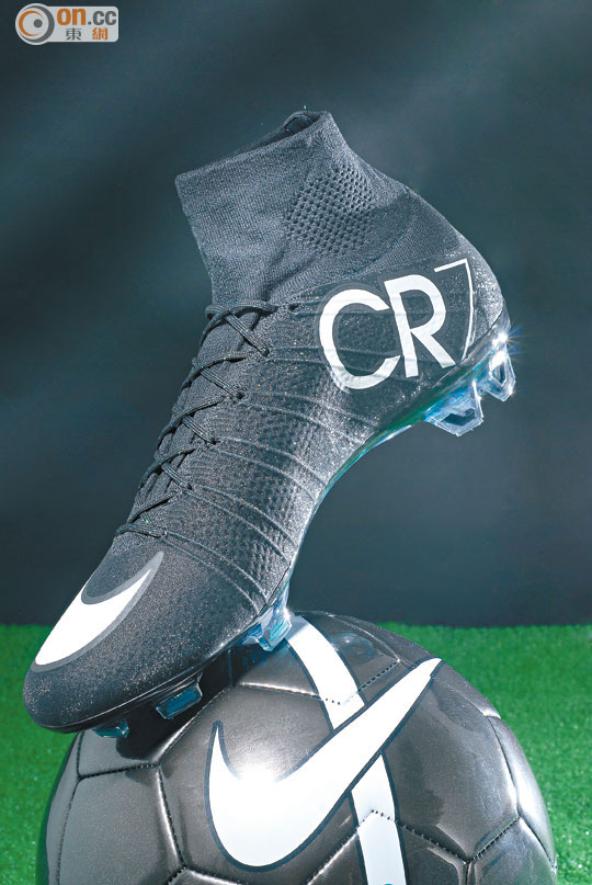 cr7 ball boot