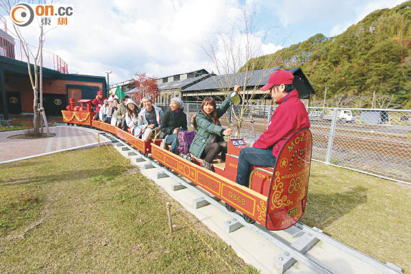 熊本人吉市 火車穿過博物館