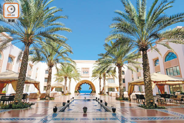 馬斯喀特 自成一國 三合一Resort