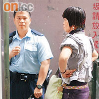 女東主開舖時揭發店舖遭爆竊。
