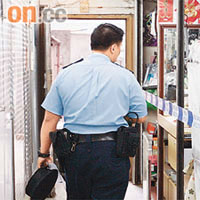 警方封鎖失竊電話店調查。