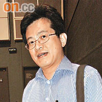 求職者鄒先生認為參與招聘會的企業過於着重學歷。
