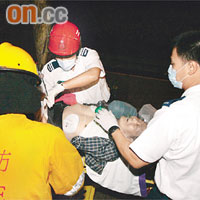 自縊老翁被消防員解下送院時已死亡。