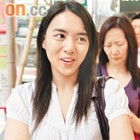 馮小姐（大學生）紓困措施有少少幫助，但成效唔大，我認為調減稅率直接減稅最實際。
