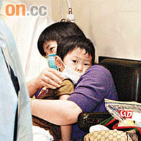 從外地乘航機返港感不適的母子被送往瑪嘉烈醫院檢驗。