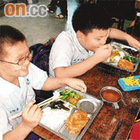 家長應留意小童飲食習慣，避免過肥或過瘦。	資料圖片