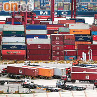 香港貨櫃碼頭的競爭力較周邊地區低，要發掘更多過人之處。