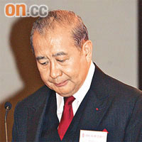 李國寶擔任主席的東亞銀行又爆烏龍事件。