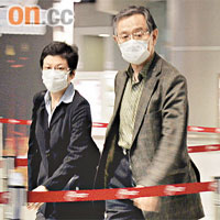 泰國出現首宗本土人傳人豬流感確診個案，當局加強了防疫工作。圖為戴上口罩的旅客進入當地機場。	資料圖片