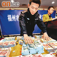 內地公安多次檢獲人民幣偽鈔。	資料圖片