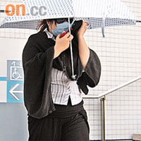 在網上自稱「36F肥妹仔」的女被告獲准保釋。