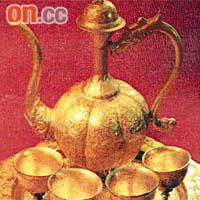 失竊財物包括一套唐朝酒壺。