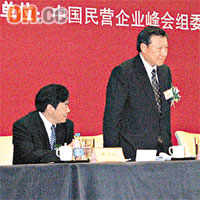 郭炳湘（右）拉埋三十幾個政商名流去重慶覓商機。