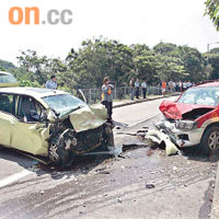 因撞擊力猛烈，兩車車頭嚴重損毀。