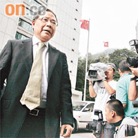 梁榮江昨出庭作供指公司的重大事務均由龔如心決定。