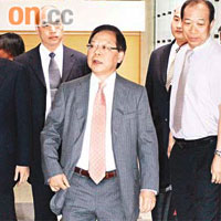 梁榮江昨在庭上披露曾試圖終止「非常交易」卻未能成功。