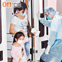 昨日仍有流感不適市民在落馬洲關卡過關後送入北區醫院檢驗。