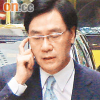 曾華山否認有向陳振聰爆料，要求法庭頒令要陳公開爆料者身份。