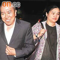 陳振聰稱曾將○六年遺囑給妻子譚妙清過目，但譚卻「哼」了聲便走回房間。