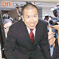 陳振聰昨在庭外總結作供五天時強調：「我真係一句大話都冇講。」