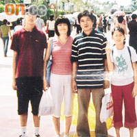 張偉寧（右二）生前與妻子及子女同遊迪士尼合照。